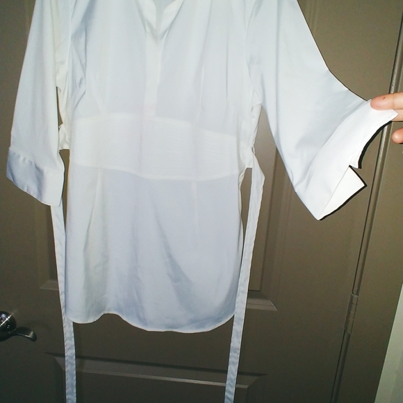 White stretch blouse wide waist band blouse.Zipper at the side. - Picture 7 of 9